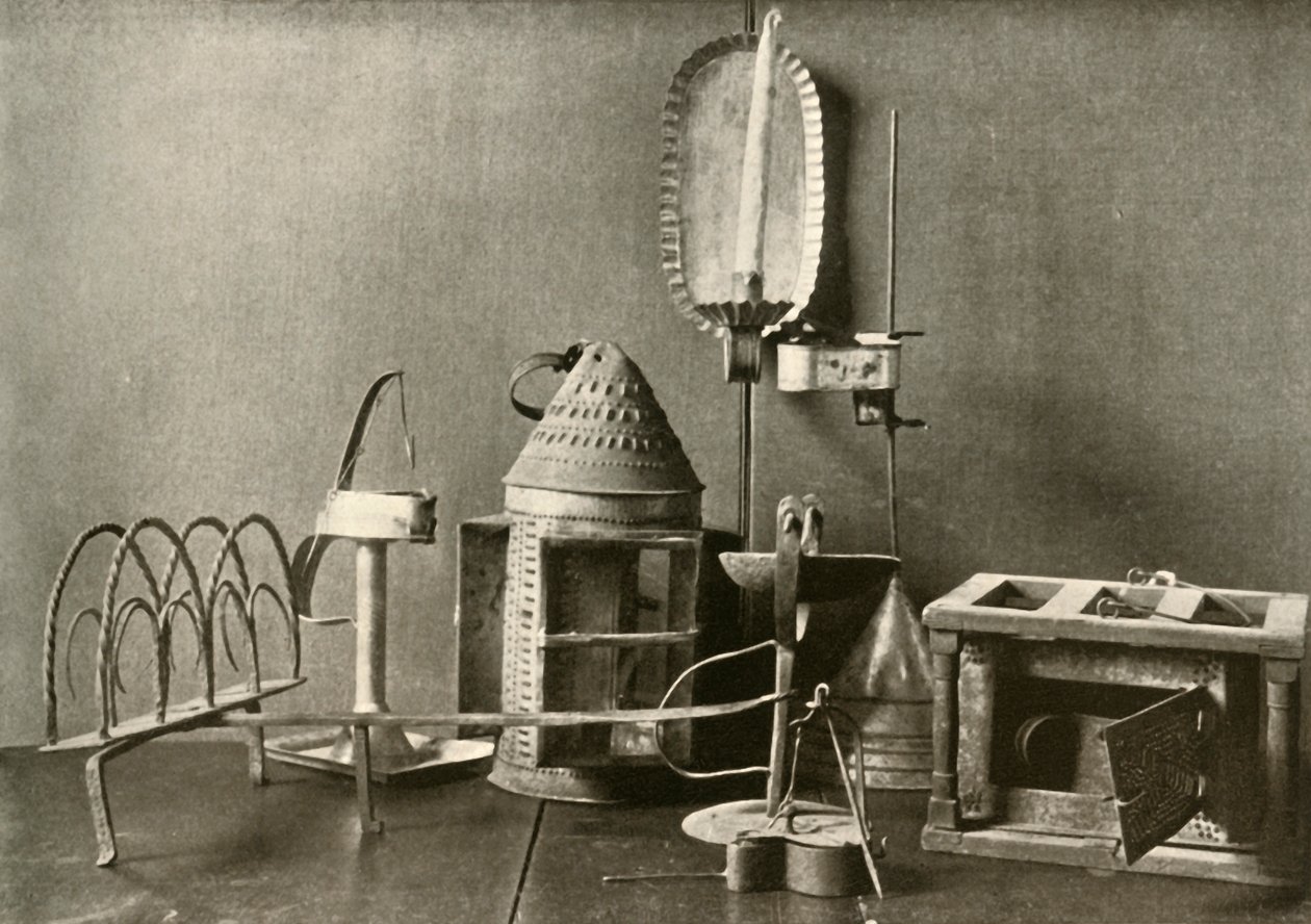 Jalkojenlämmitin, öljylamput, kynttilälamppu, tinalyhty ja leivänpaahdin, 1700-luku, 1937. tekijältä Unbekannt