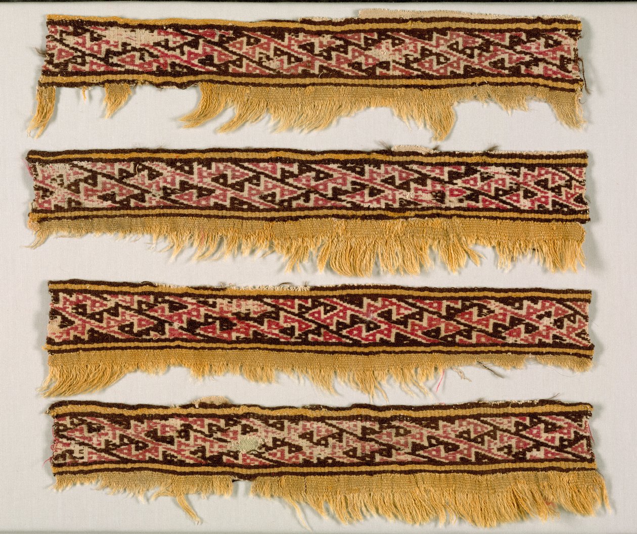 Neljä rajanauhaa, n. 1100-1400. tekijältä Unbekannt