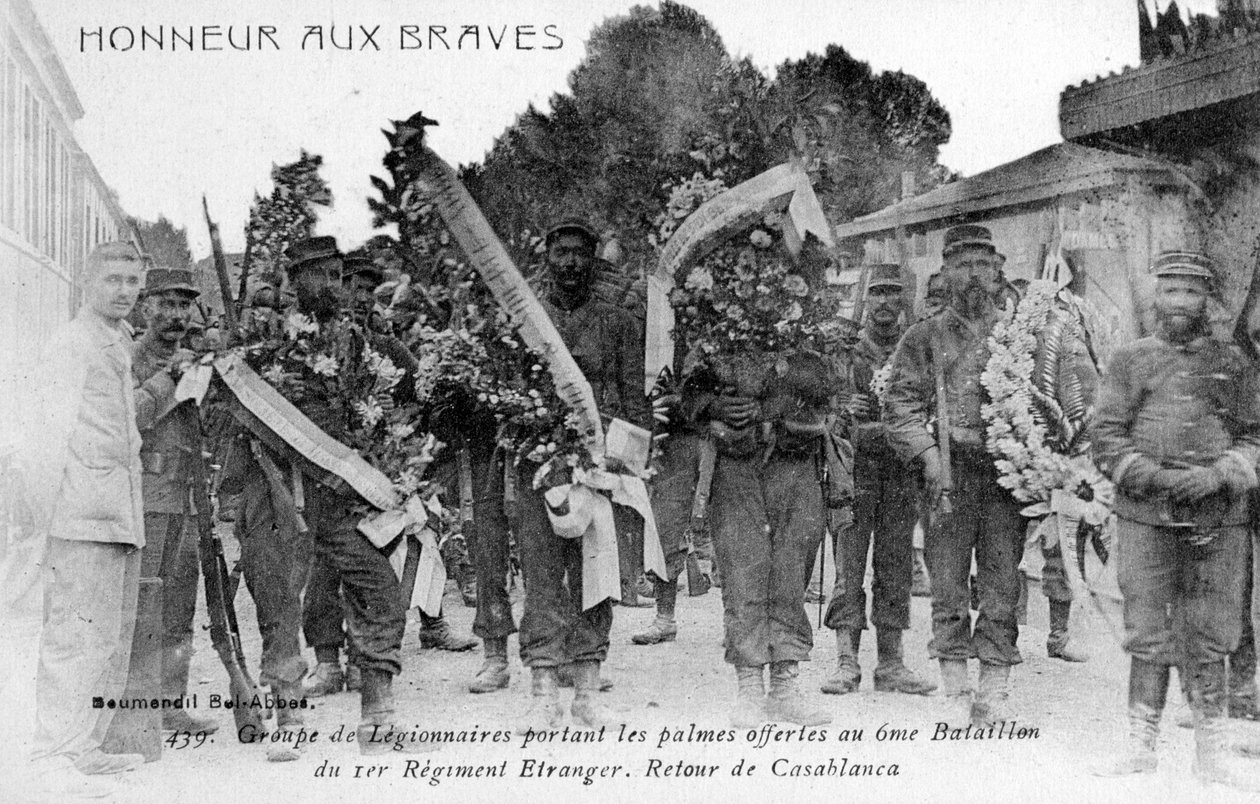 Ranskan muukalaislegioona kunnioittaa rohkeita, Algeria, 1910 tekijältä Unbekannt