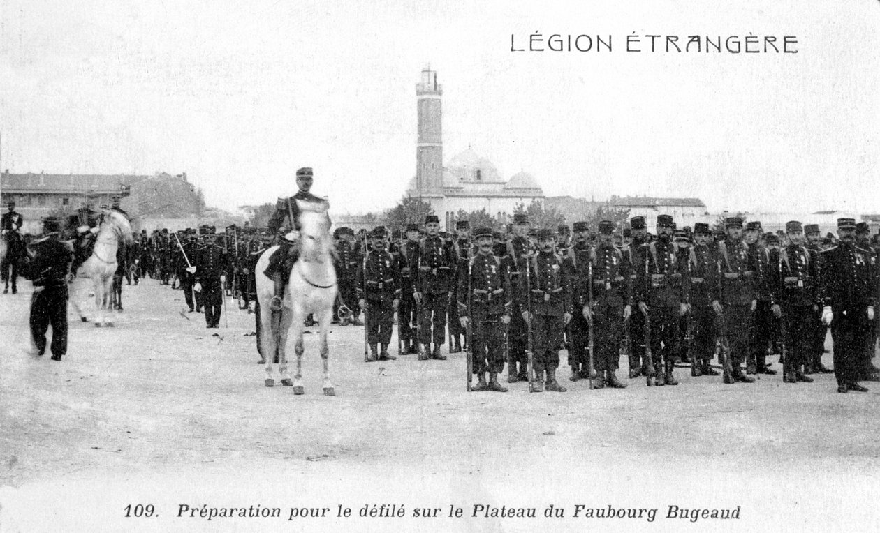Ranskan muukalaislegioona valmistautuu marssimaan Plateau Faubourg Bugeaudille, Algeria, 1900-luku tekijältä Unbekannt
