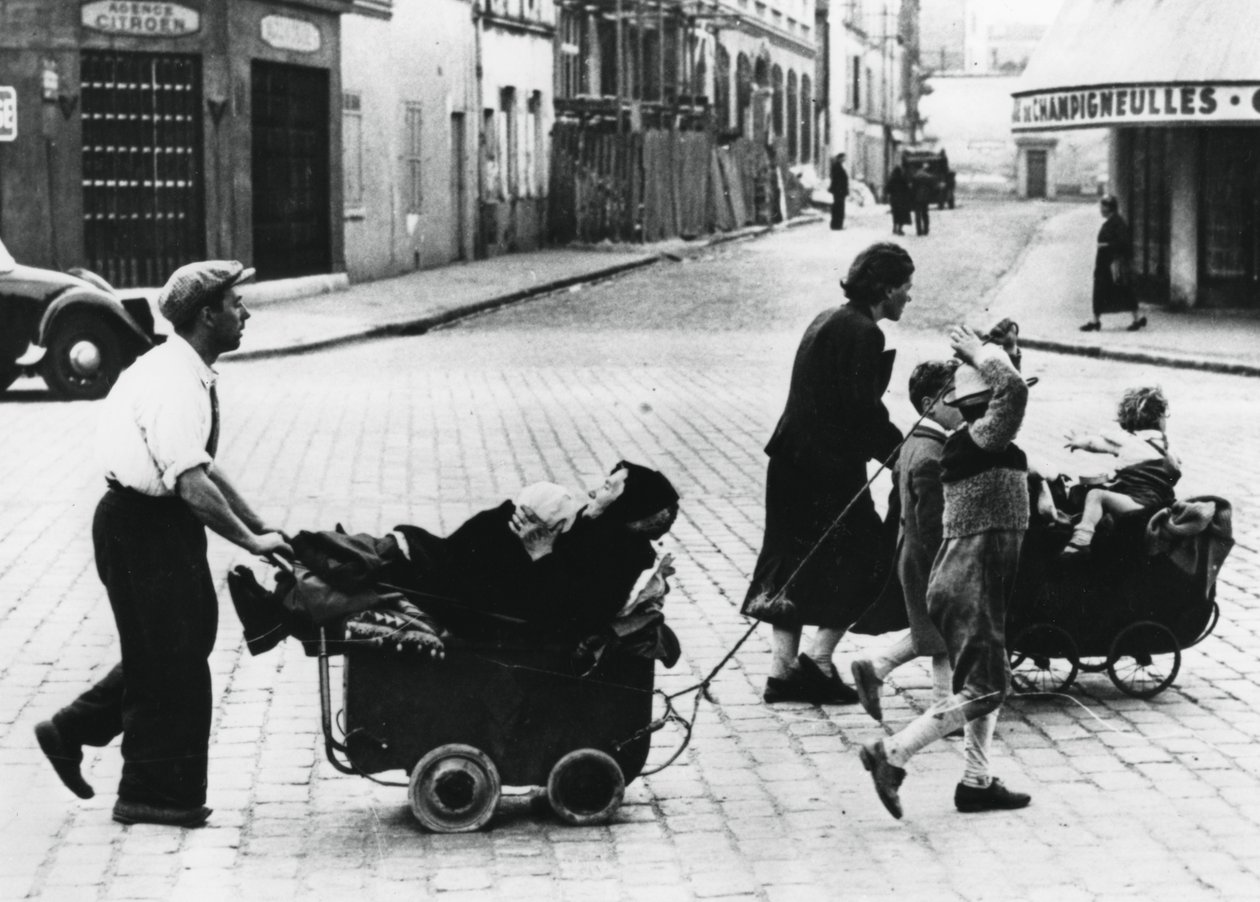 Ranskalaiset pakolaiset, jotka palasivat kotiin Ranskan kukistumisen jälkeen saksalaisille, Ranska, heinäkuu 1940 tekijältä Unbekannt