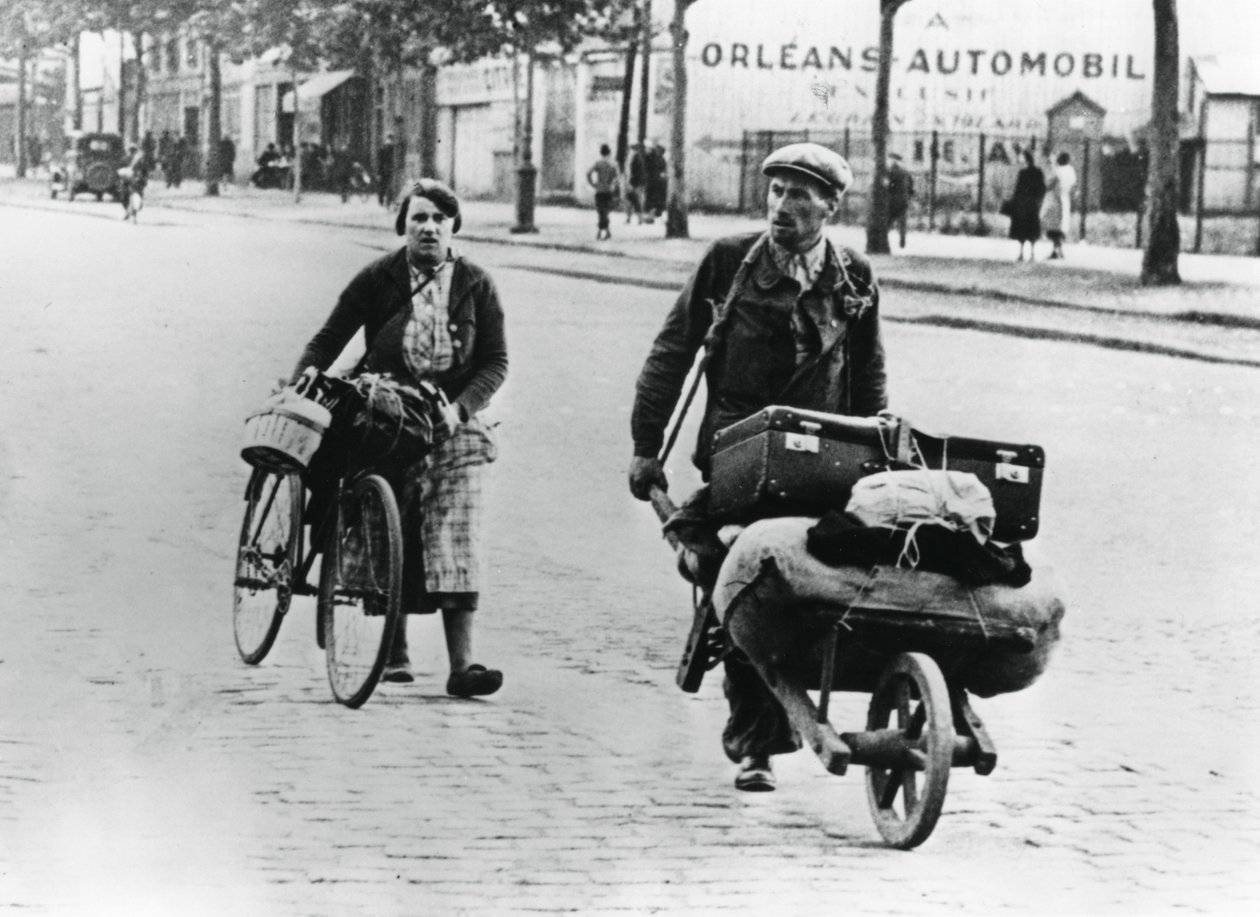 Ranskalaiset pakolaiset, jotka palasivat kotiin Ranskan kukistumisen jälkeen saksalaisille, Pariisi, heinäkuu 1940 tekijältä Unbekannt