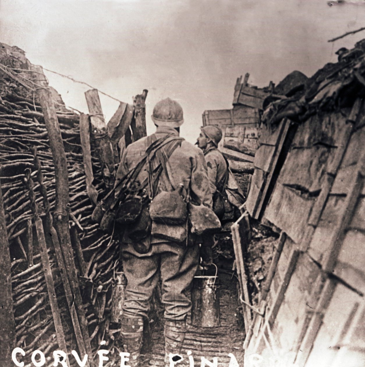 Ranskalaiset sotilaat ruoanlaitossa haudassa, c1914-c1918 tekijältä Unbekannt