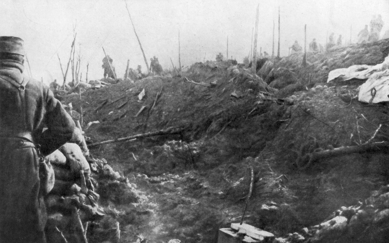 Ranskan joukot valmistautuvat Saksan vastahyökkäykseen Epargesin harjulla lähellä Verdunia, Ranska, elokuu 1915 tekijältä Unbekannt