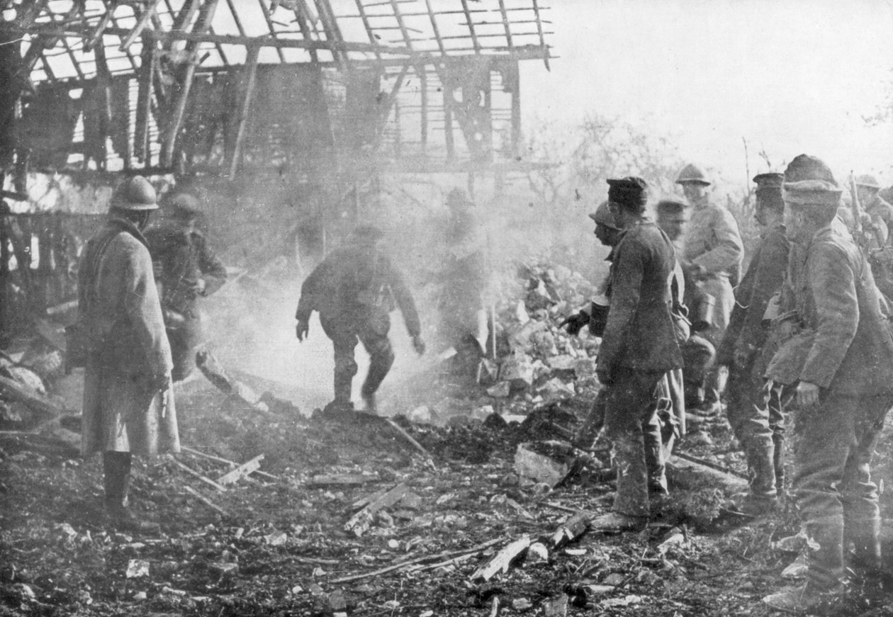Ranskalaiset joukot huuhtelevat liekinheittimiä saksalaisia suojistaan, Cantigny, Ranska, 1918 tekijältä Unbekannt