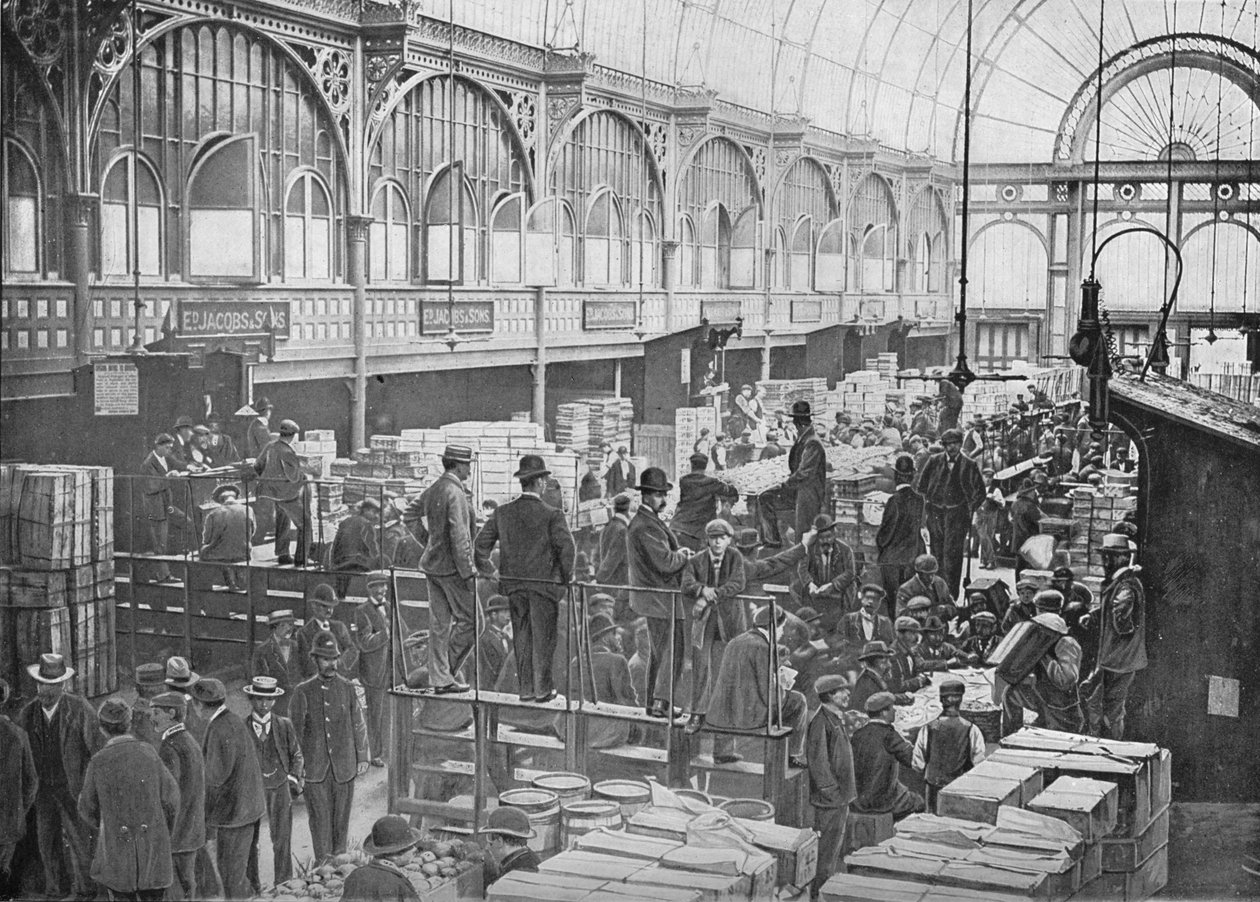 Hedelmähuutokaupat Covent Garden Marketissa Lontoossa, c1901 1901 tekijältä Unbekannt