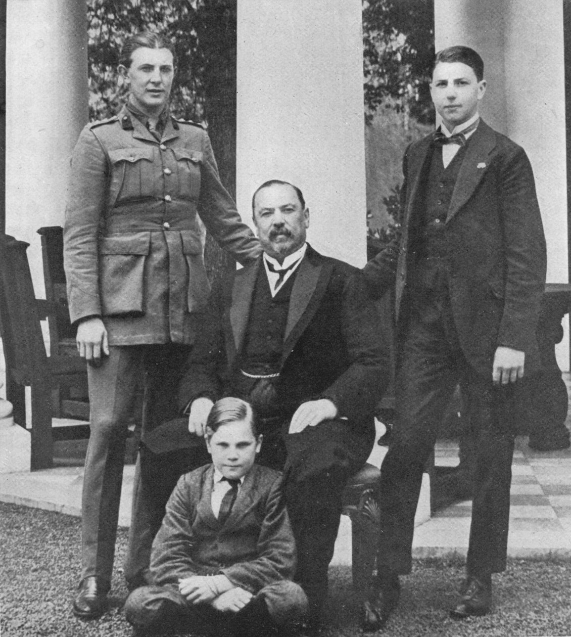Kenraali Botha ja hänen kolme poikaansa, 1914 tekijältä Unbekannt