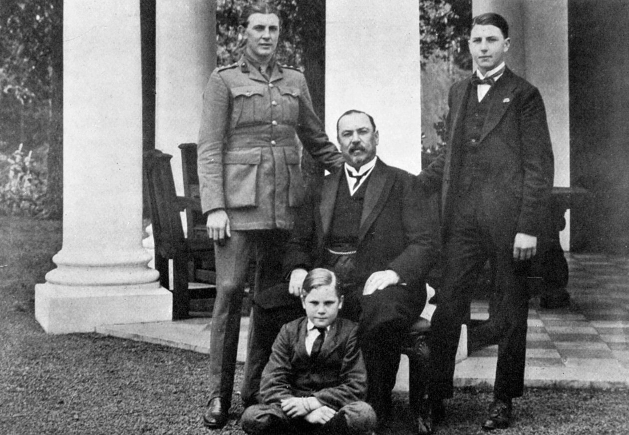 Kenraali Louis Botha ja hänen poikansa, c1918, c1920 tekijältä Unbekannt