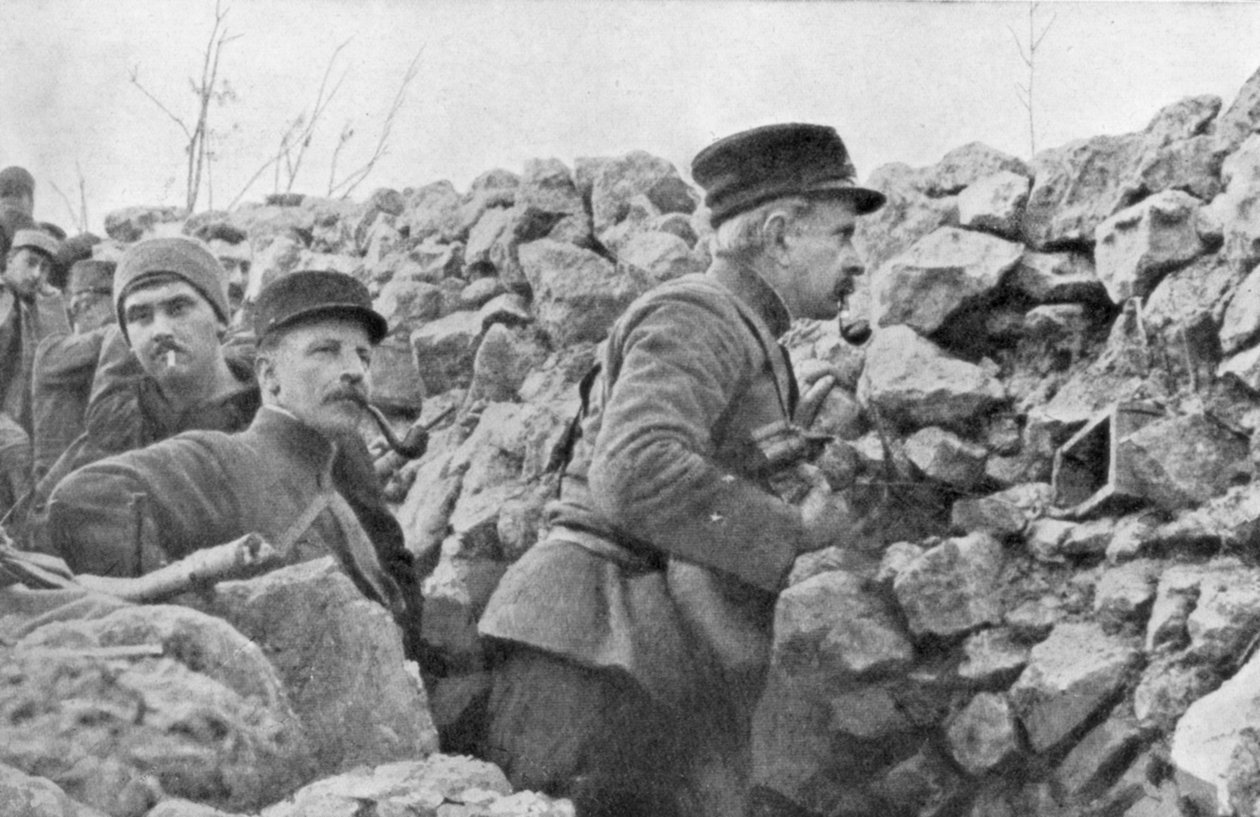 Kenraali Marchand tarkastamassa juoksuhautoja, Champagne, Ranska, Ensimmäinen maailmansota, 1915 tekijältä Unbekannt