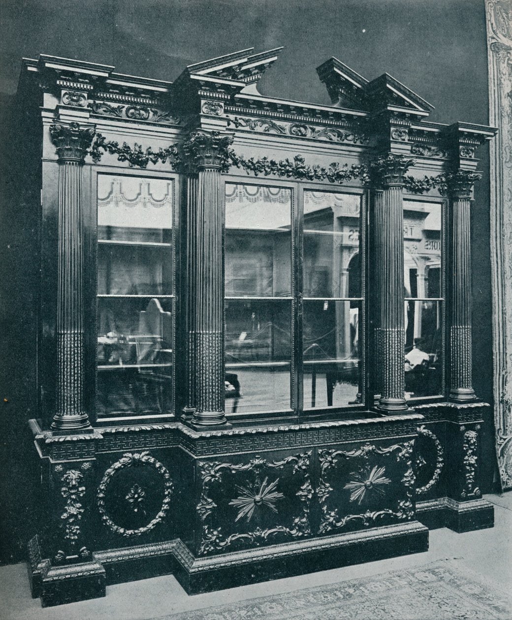 Georgian Cabinet, kopioitu luvalla H.R.H. Walesin prinsessa, 1908. tekijältä Unbekannt