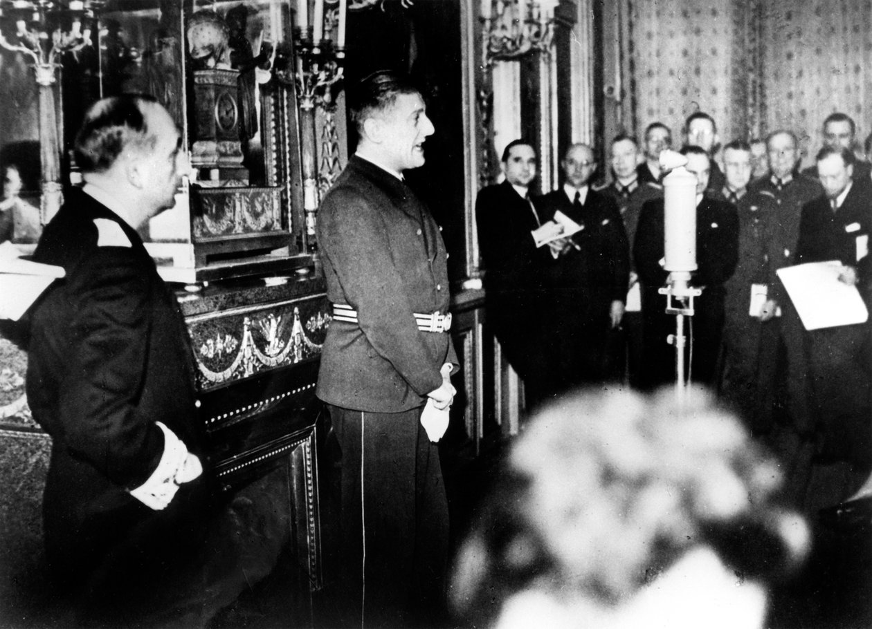 Saksan suurlähettiläs Vichyssä Ranskassa Otto Abetz pitämässä lehdistötilaisuuden 15. joulukuuta 1940 tekijältä Unbekannt