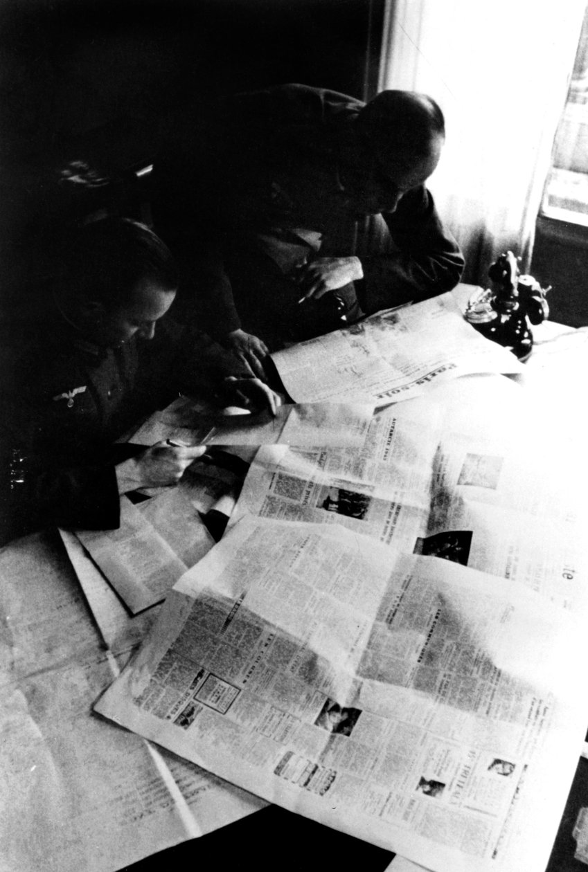 Ranskan lehdistön saksalainen sensuuri, miehitti Pariisin toukokuussa 1944 tekijältä Unbekannt