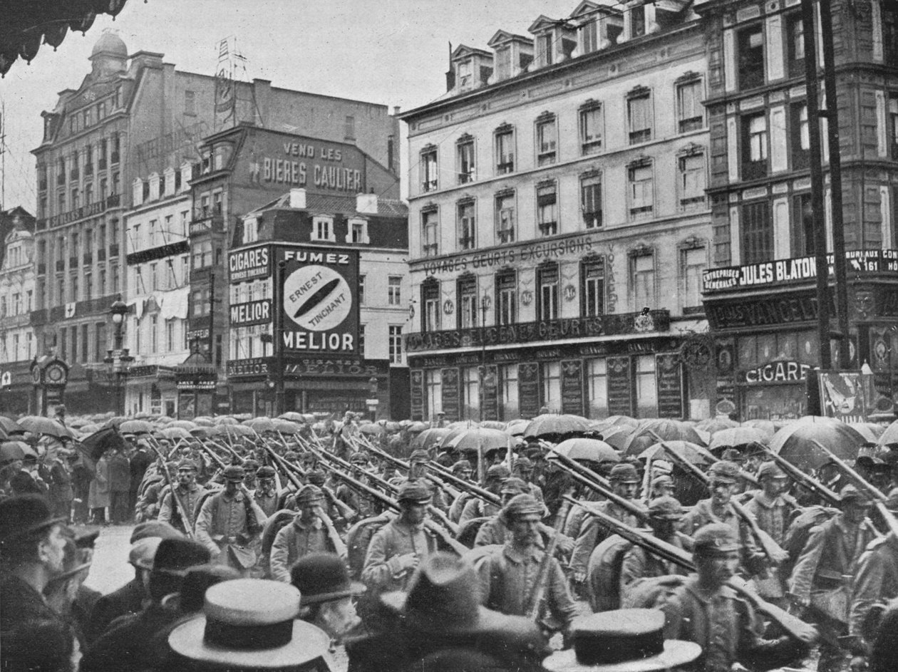 Saksan jalkaväki saapuu Brysseliin sateessa, 1914 tekijältä Unbekannt