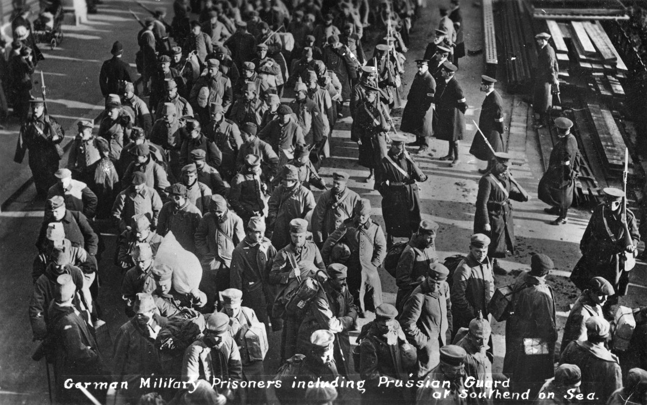 Saksalaiset sotilasvangit, mukaan lukien preussilaiset vartijat Southendissä merellä, 1914-1915 tekijältä Unbekannt