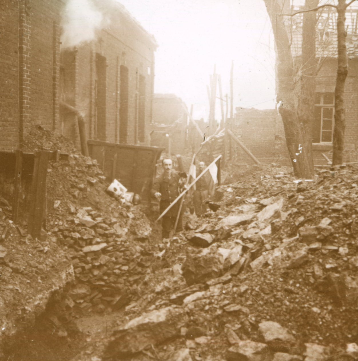 Saksalaiset viirit, Carency, Pohjois-Ranska, c1914-c1918 tekijältä Unbekannt