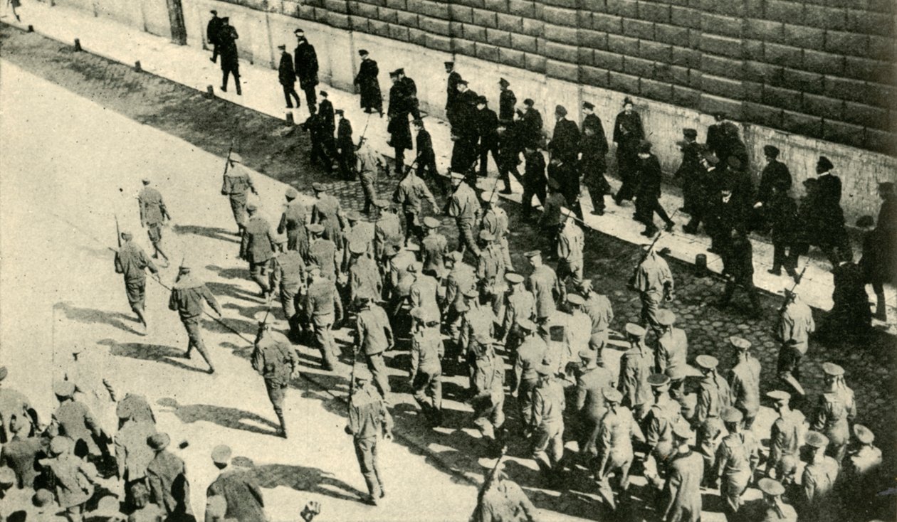 Saksalaisia vankeja SMS Magdeburgista Petrogradissa, Venäjällä...elokuu 1914, n. 1920. tekijältä Unbekannt