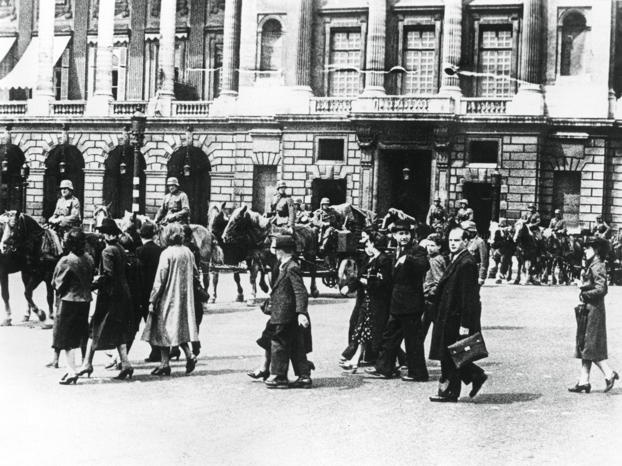 Saksan joukot miehitetyssä Pariisissa kesäkuussa 1940 tekijältä Unbekannt