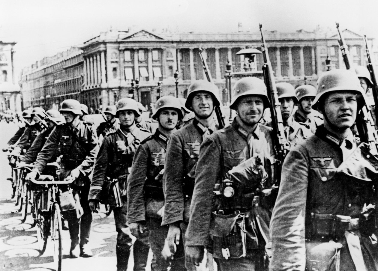 Saksalaiset joukot marssivat Pariisin läpi 17. kesäkuuta 1940 tekijältä Unbekannt