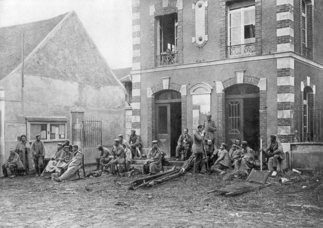 Saksalaiset joukot istuvat Vareddesin kaupungintalon portailla, Ranska, 1914 tekijältä Unbekannt