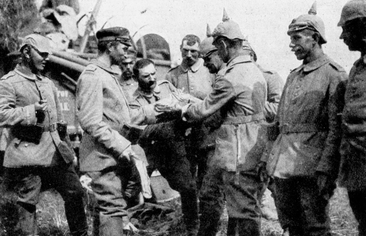 Saksalaiset joukot pysähtyvät keskipäivän annoksille matkalla Brysseliin, ensimmäinen maailmansota, 1914 tekijältä Unbekannt