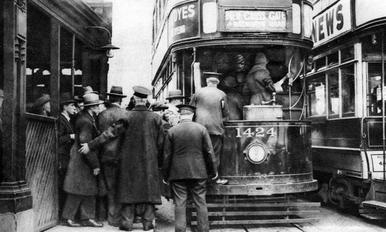 Raitiovaunuun pääsy Blackfriarsissa Lontoossa, 1926-1927 tekijältä Unbekannt