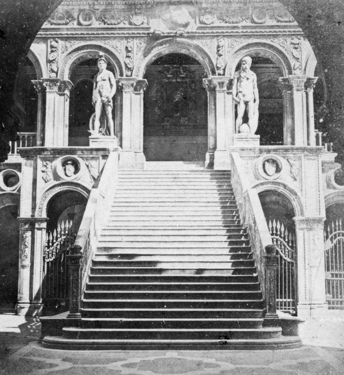 Giants Staircase, Doges Palace, Venetsia, Italia, 1800-luvun loppu tai 1900-luvun alku tekijältä Unbekannt
