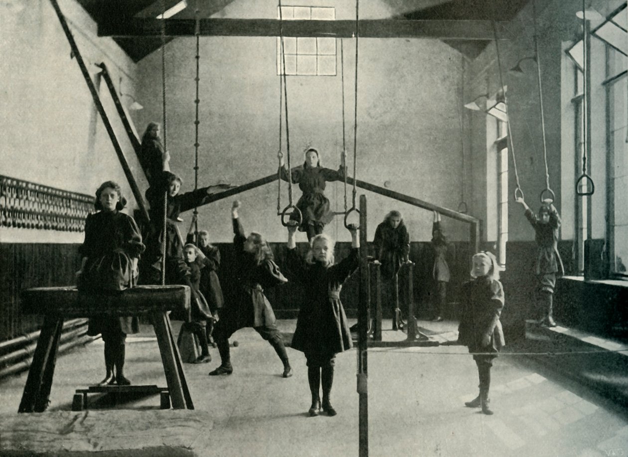 Tyttövoimistelijat kuninkaallisessa kuurojen ja tyhmien instituutissa, Friar Gate, Derby, 1902. tekijältä Unbekannt