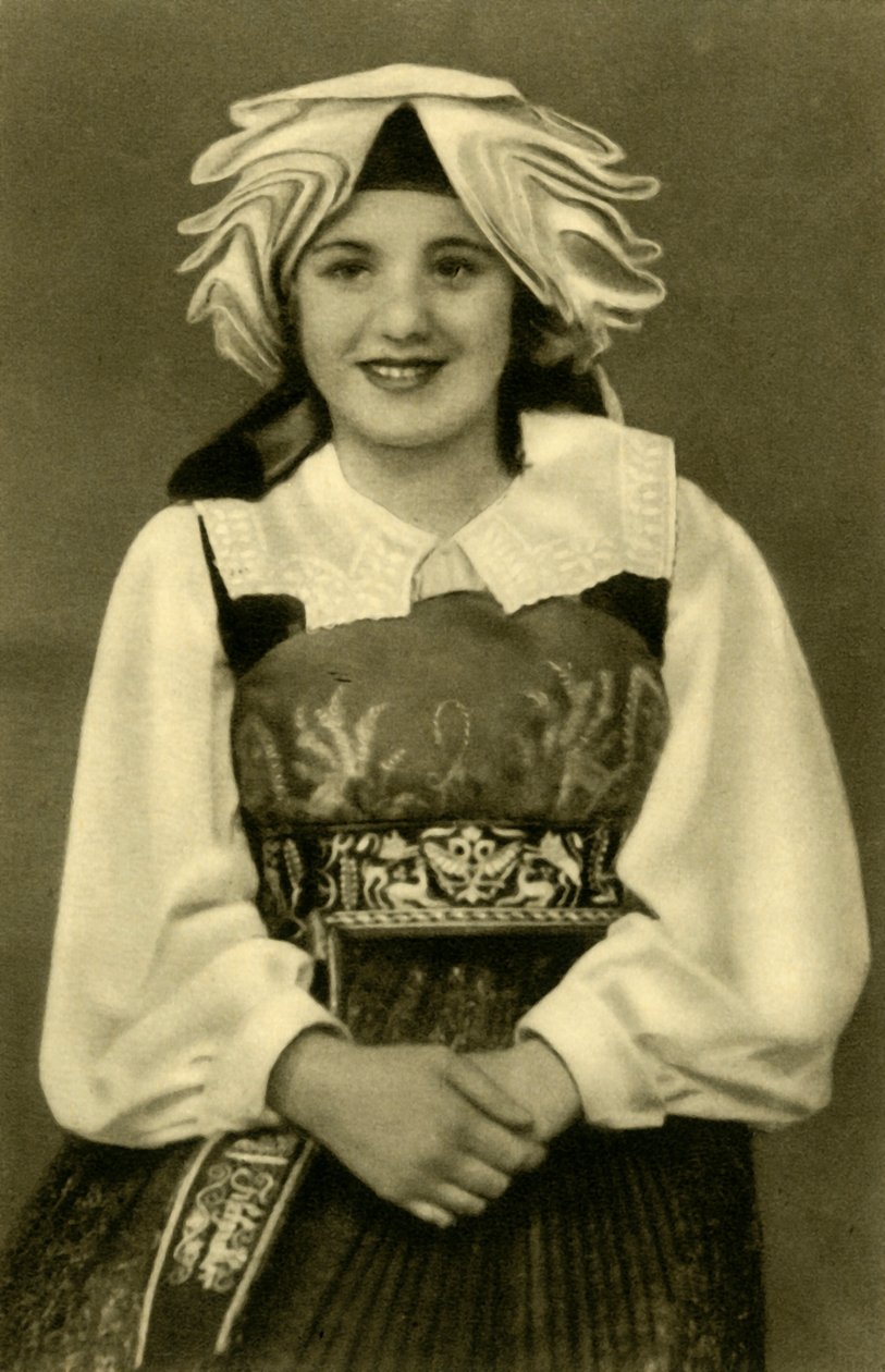 Tyttö perinteisissä pukuissa, Gailtal, Itävalta, 1935. tekijältä Unbekannt
