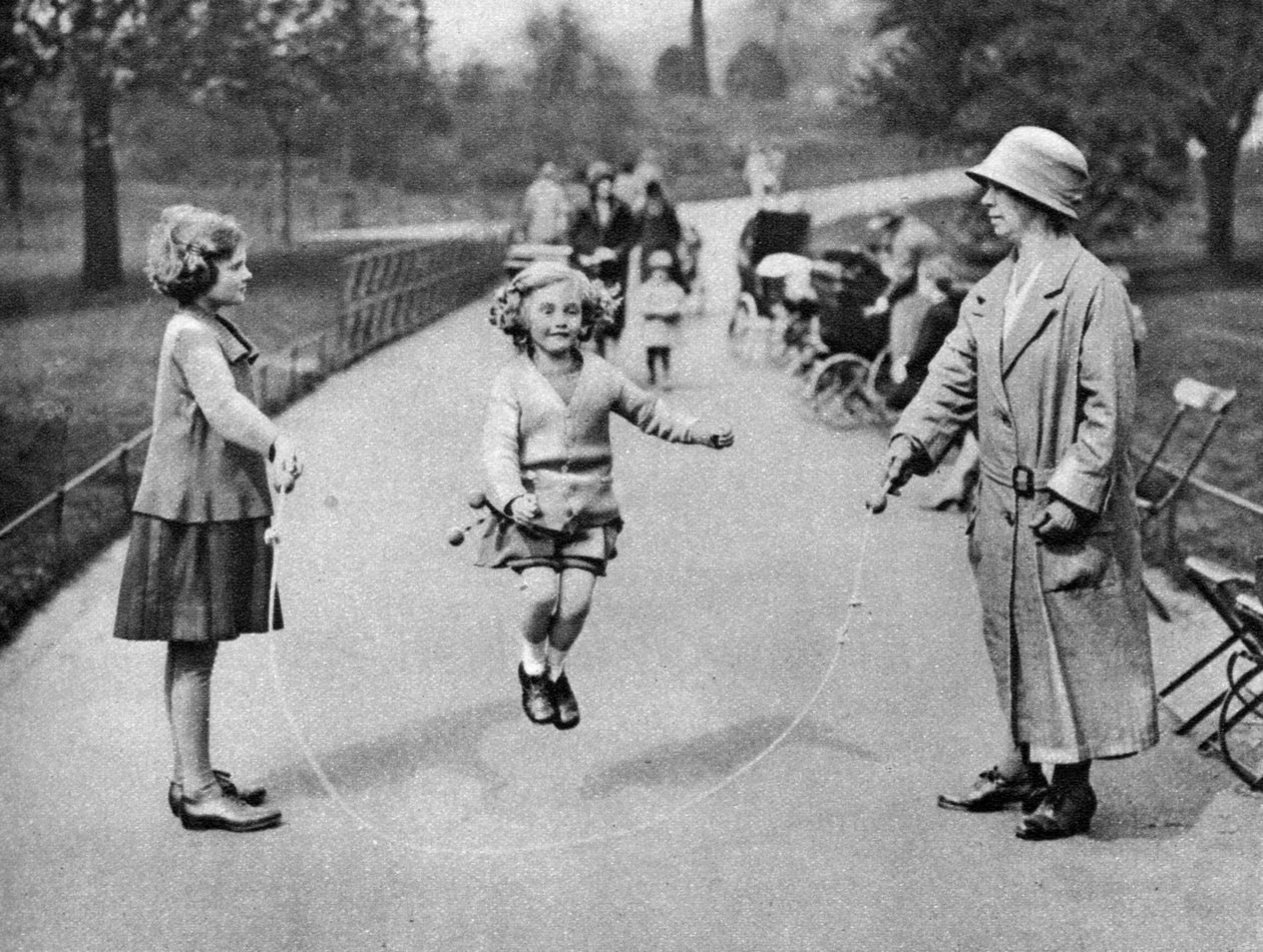 Tyttö hyppää, Hyde Park, Lontoo, 1926-1927 tekijältä Unbekannt