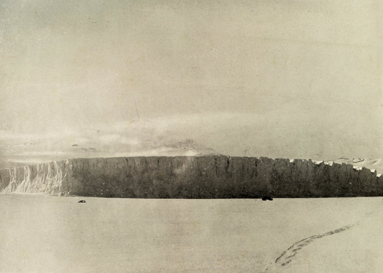 Jäätikkö Cape Barnen eteläpuolella, jossa moottori kulkee merijäällä, c1908, 1909. tekijältä Unbekannt