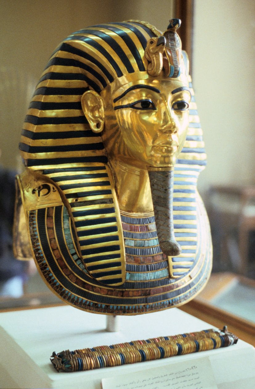 Egyptin kuninkaan Tutankhamonin kulta- ja lapis lazuli-hautanaamio, n. 1323 eaa. tekijältä Unbekannt