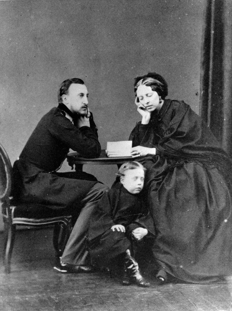 Suurruhtinas Nikolai Nikolajevitš Venäjän vanhin vaimonsa ja poikansa kanssa, c1861-c1863 tekijältä Unbekannt