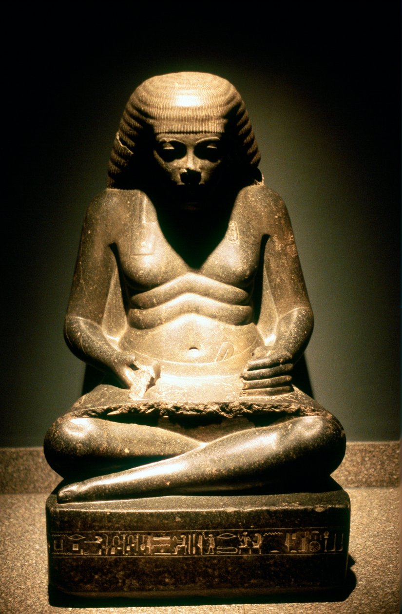 Graniittipatsas istuvasta muinaisesta egyptiläisestä kirjurista, Karnakista, 1718. dynastia, n. 1500 eaa. tekijältä Unbekannt