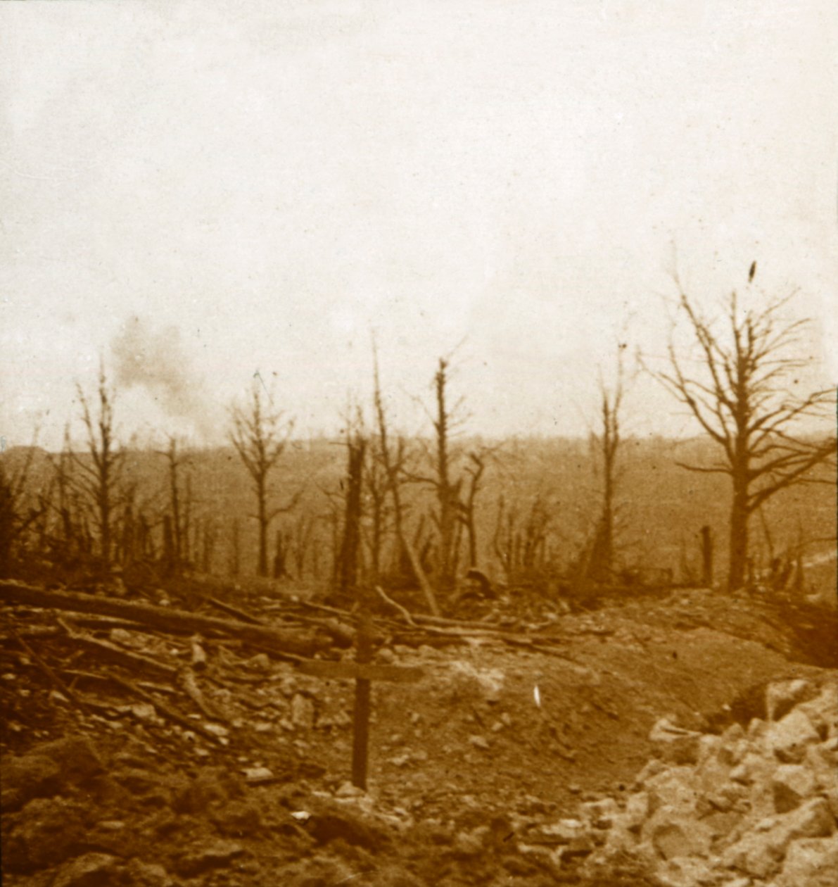 Haudat ja pommitukset, Fleury, Ranska, c1914-c1918 tekijältä Unbekannt