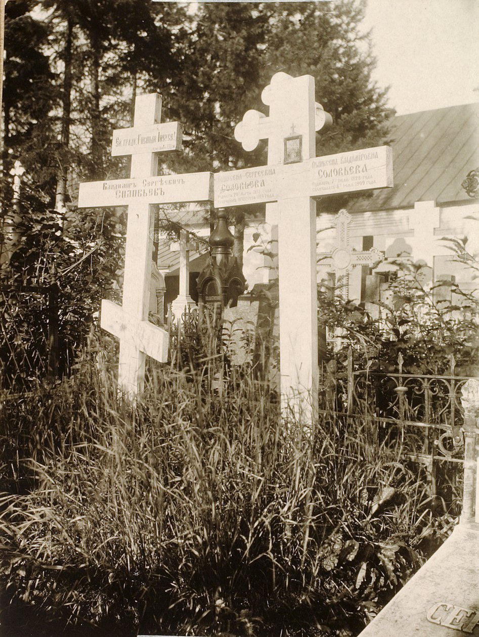Haudat Novodevitshin uusien neitojen luostarin hautausmaalla, Moskova, Venäjä, 1929 tekijältä Unbekannt