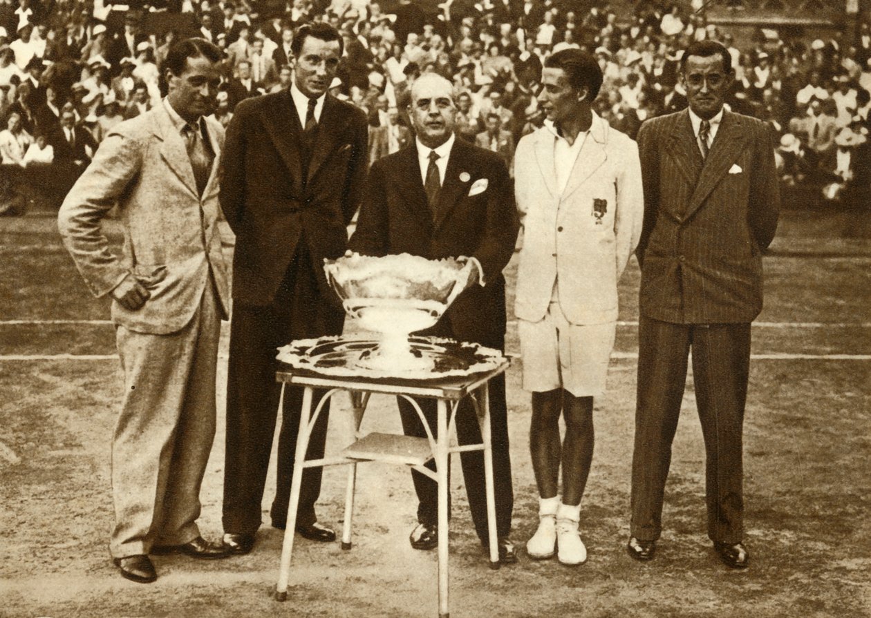 Iso-Britannia voittaa Davis Cupin tenniksen mestaruuden Pariisissa 30. heinäkuuta 1933 1935. tekijältä Unbekannt