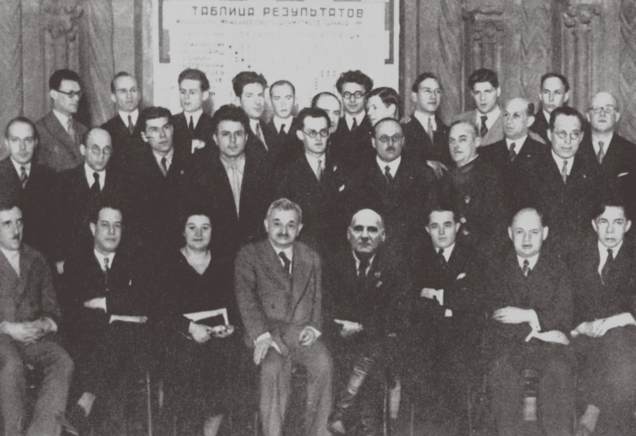 Ryhmäkuva toisen kansainvälisen shakkiturnauksen osallistujista, Moskova 1935, 1935 tekijältä Unbekannt