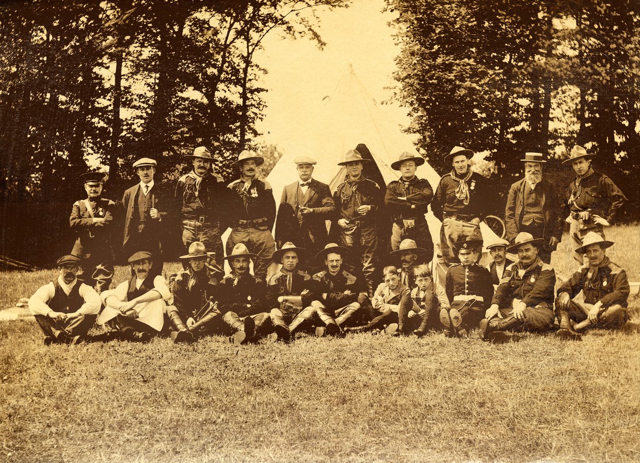 Ryhmä miehiä univormussa tipin edessä, Buckinghamshire, 1913. tekijältä Unbekannt