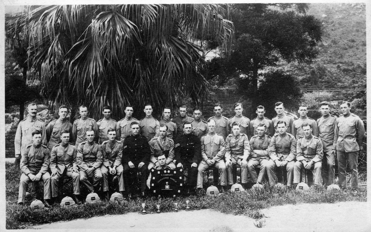 Ryhmäkuva C-komppaniasta, 2. pataljoona kuninkaiden rykmentti, Irak, 1926 tekijältä Unbekannt