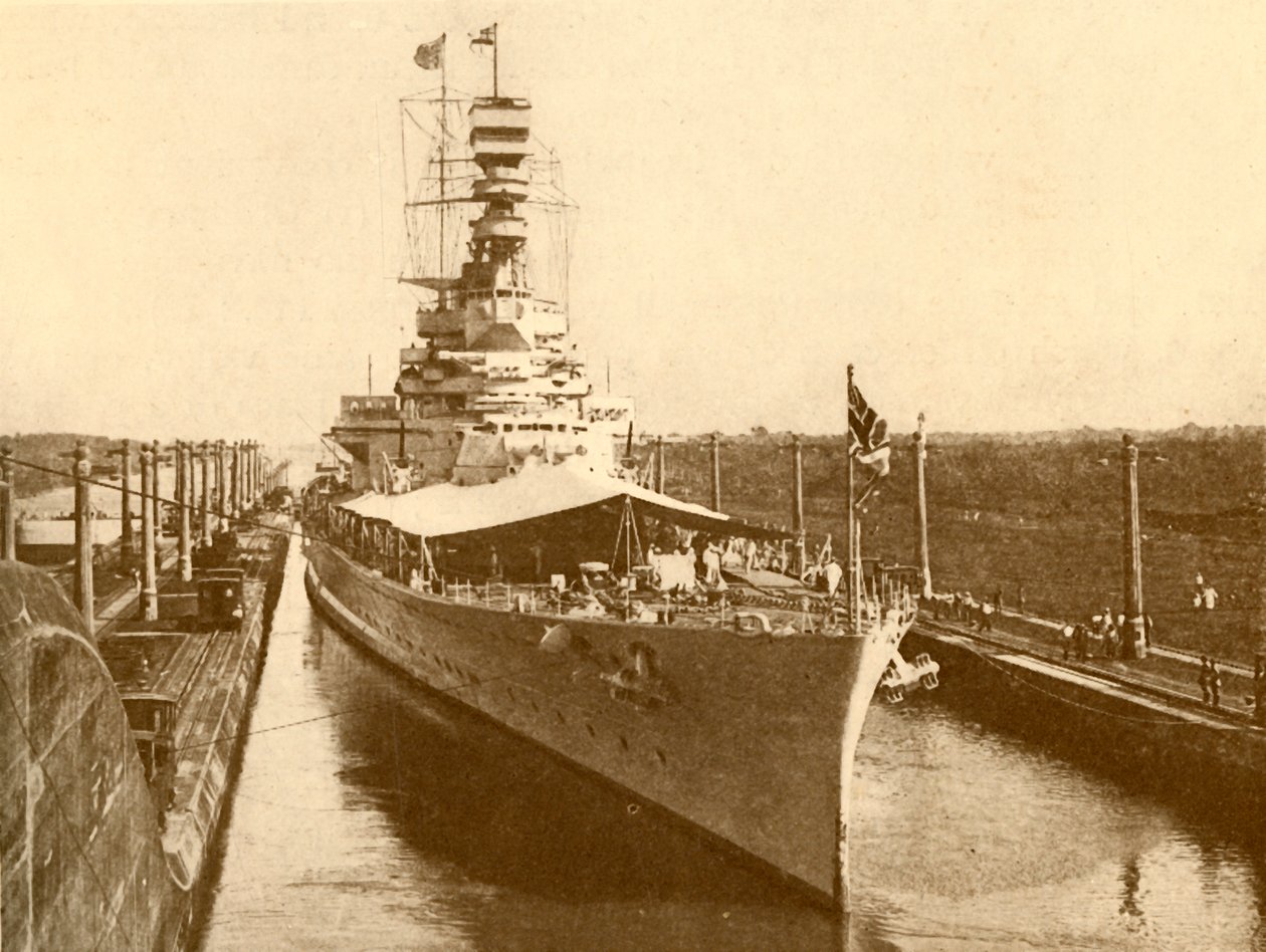 H.M.S. Tunnettu kulkeminen Panaman kanavan läpi Yorkin herttua ja herttuattaren kanssa aluksella, c1930 tekijältä Unbekannt