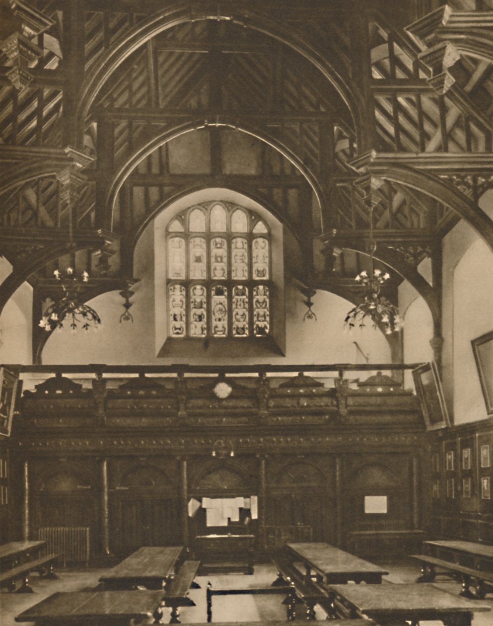 Hall of Grays Inn, jossa virheiden komedia näytettiin Shakespearen elinaikana, vuonna 1935. tekijältä Unbekannt