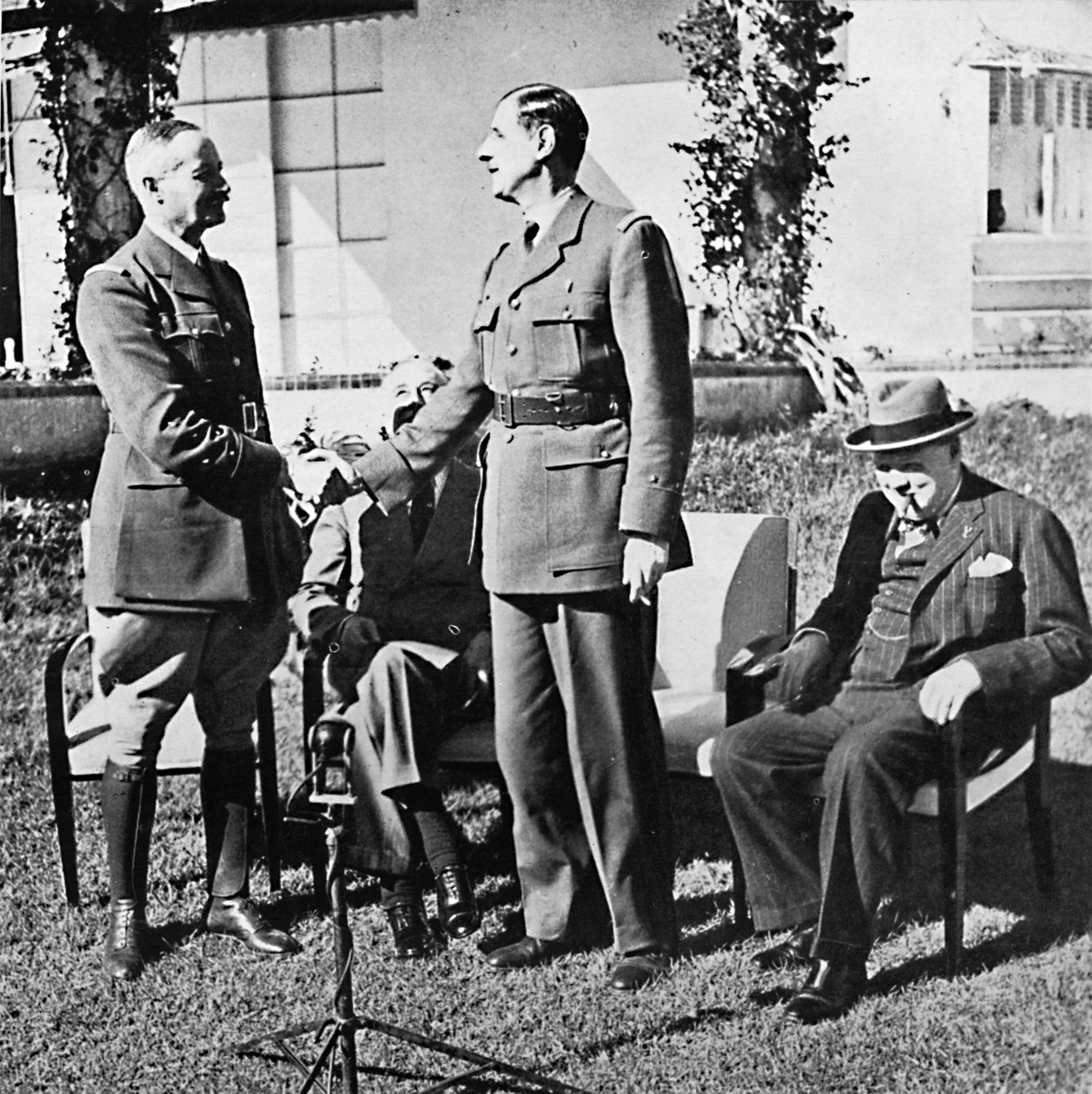 Henri Giraud ja de Gaulle Casablancan konferenssissa tammikuussa 1943, 1945 tekijältä Unbekannt