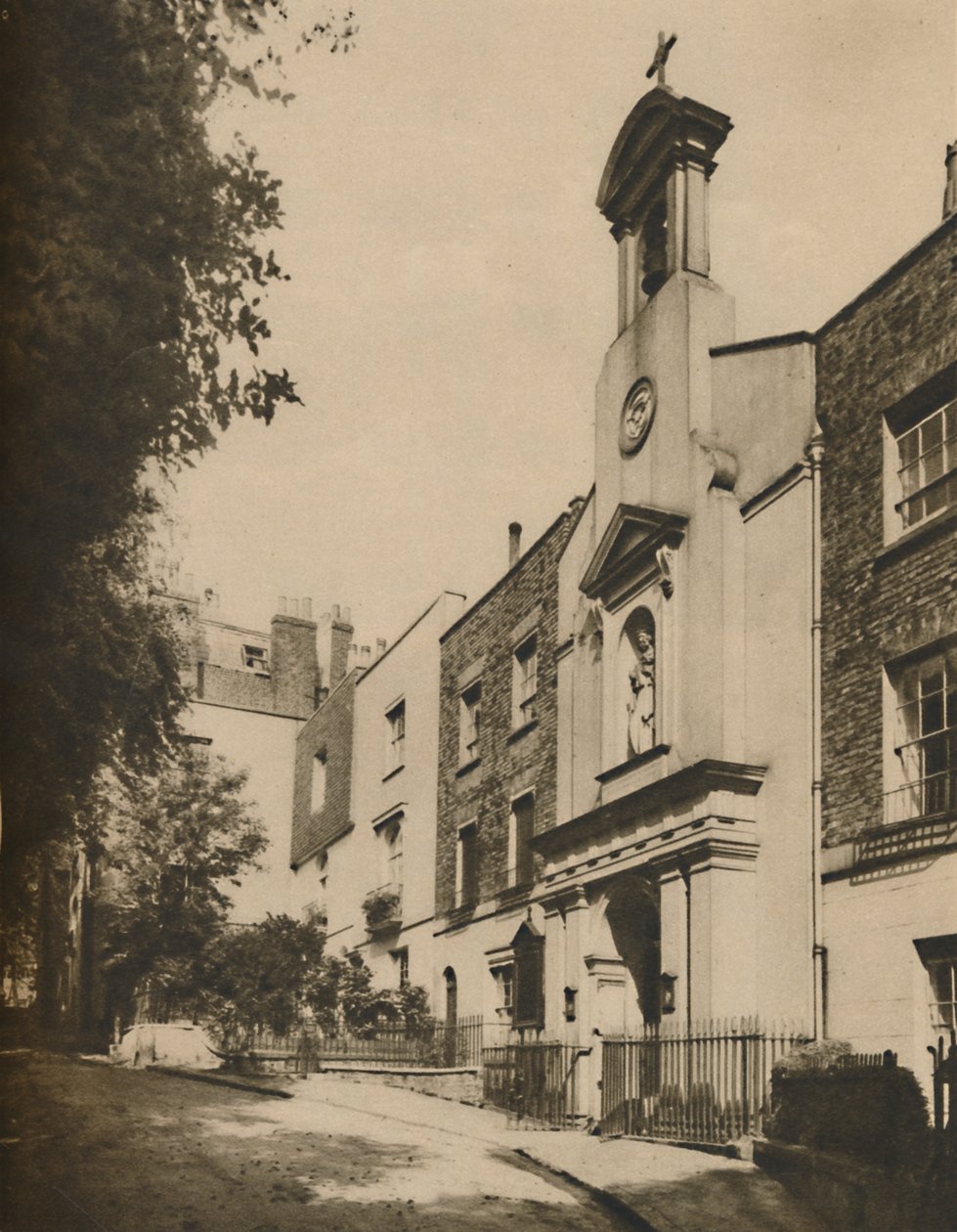 Holly Place, hiljainen sivutie Hampstead Hillin puolella, vuodelta 1935. tekijältä Unbekannt
