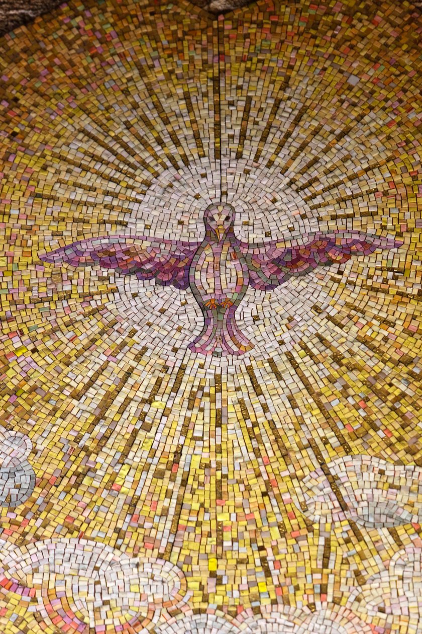 Pyhän hengen symboli mosaiikki Sacro Cuore di Gesun kirkossa, Gallipolissa, Italiassa tekijältä Unbekannt