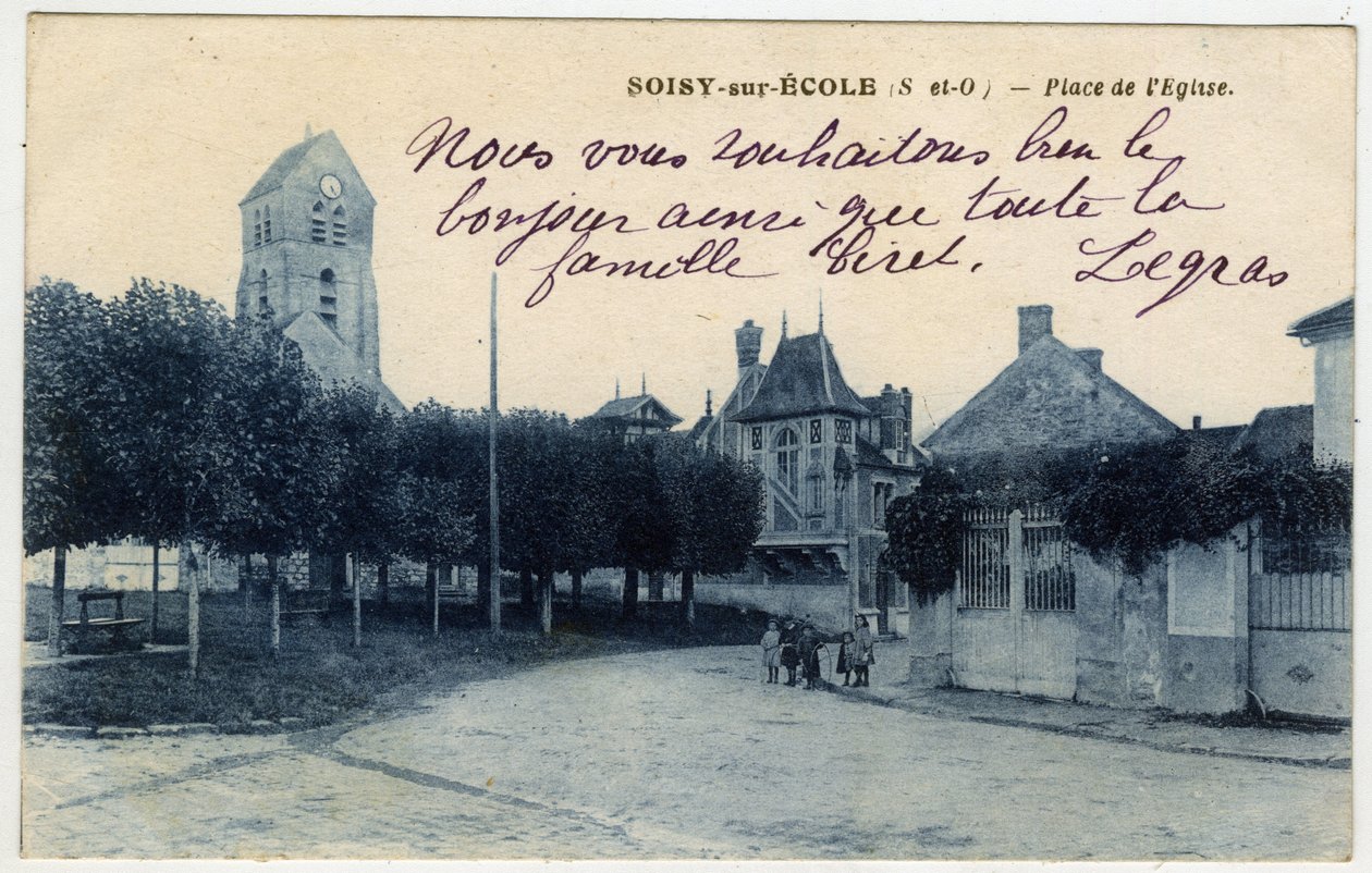 Ile de France, Essonne (91), Soisy sur Ecole (Soisy-sur-Ecole): Kirkkoaukio – Postikortti 1800-luvun lopulla – 1900-luvun alussa tekijältä Unbekannt