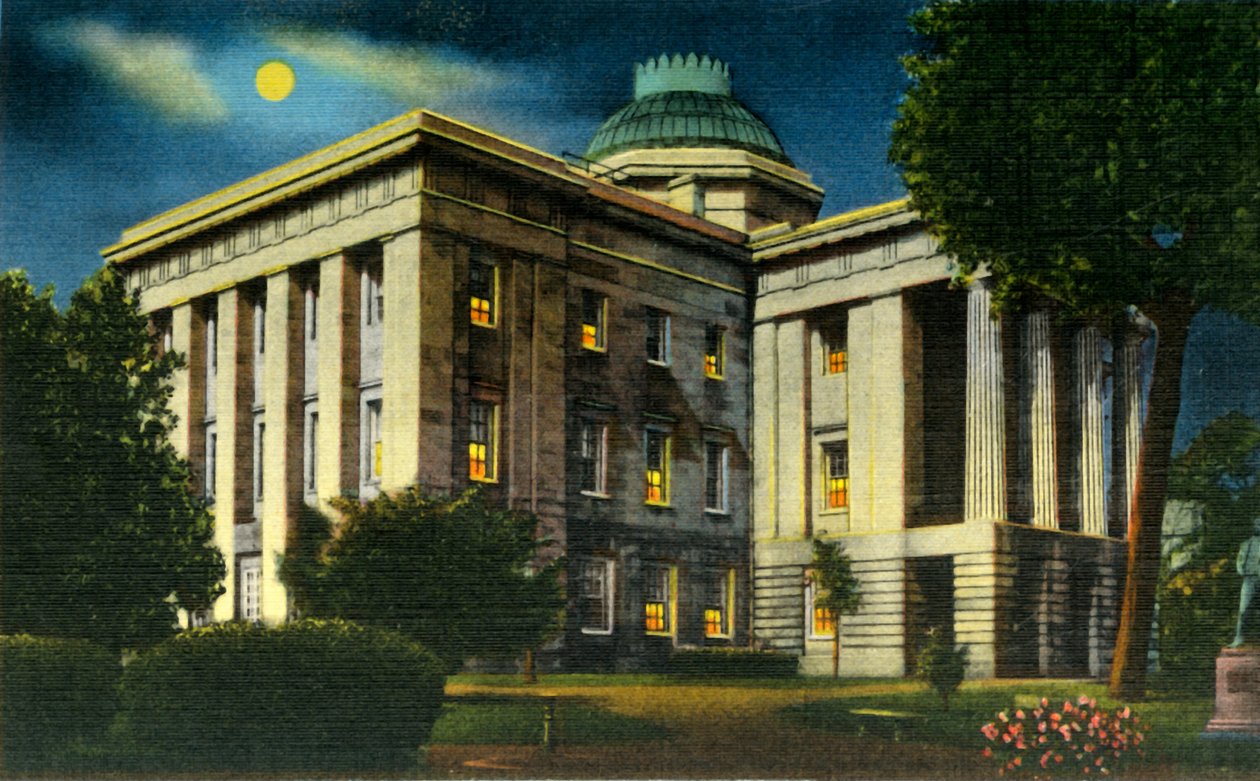 Valaistu yönäkymä N.C. State Capitolista, Raleigh, N.C., 1942. tekijältä Unbekannt