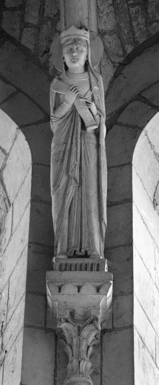 Sotakärkien putoamisessa Vanhan testamentin kuningatar. Nimetön veistos. Collegiale Saint Sylvain, Levroux (Indre) tekijältä Unbekannt