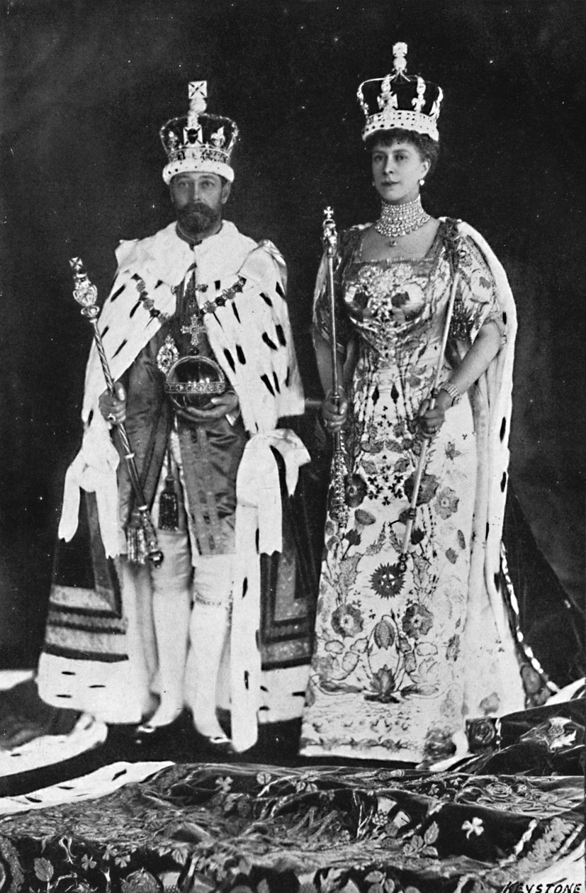 Keväällä 1910 kuningas Edward VII kuoli, maaliskuussa 1911 kuningas Yrjö V kruunattiin, 1911, 1945 tekijältä Unbekannt