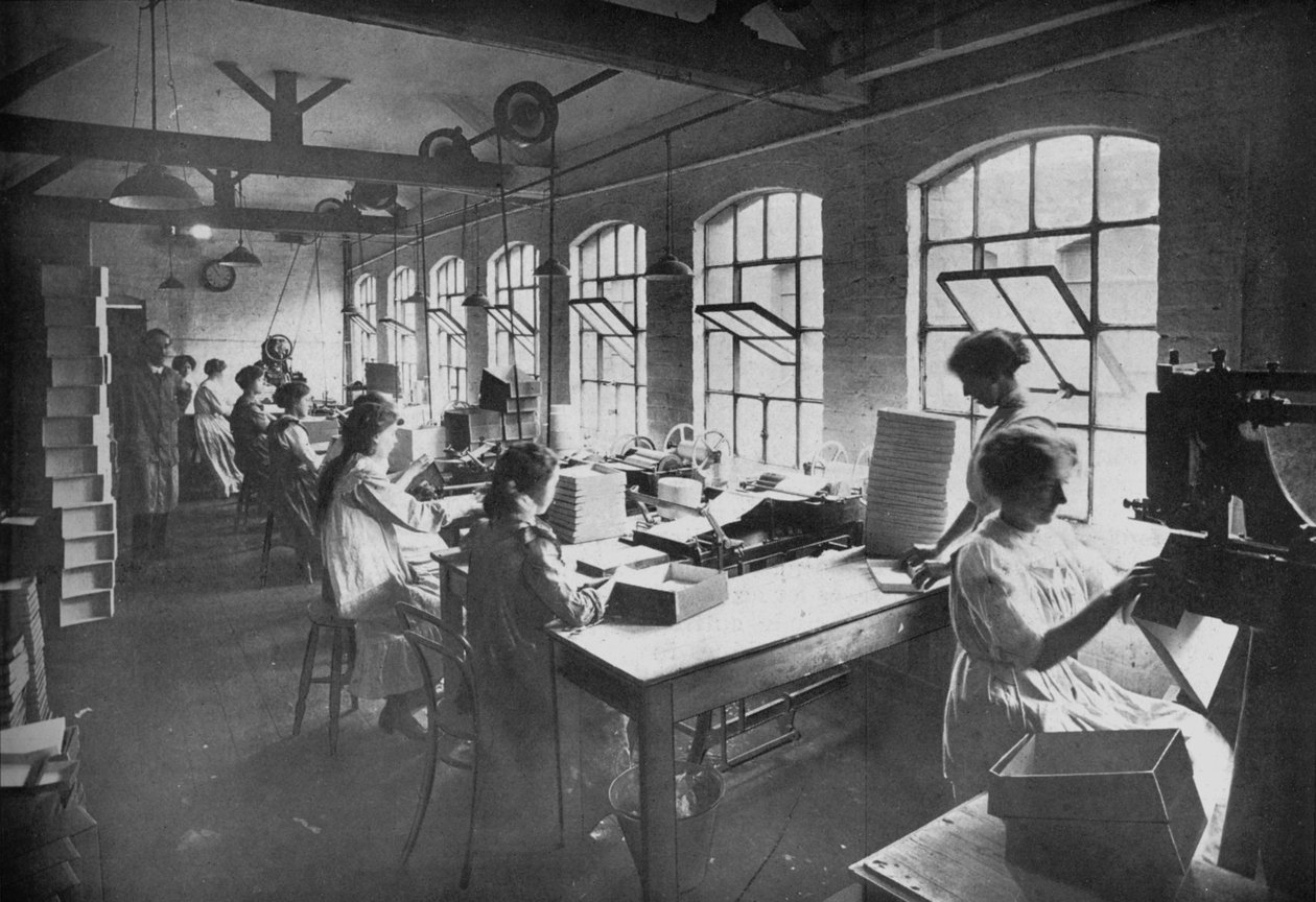 Laatikkotehtaassa, 1919 tekijältä Unbekannt