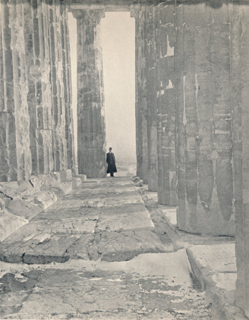 Parthenonin portiossa, 1913 tekijältä Unbekannt